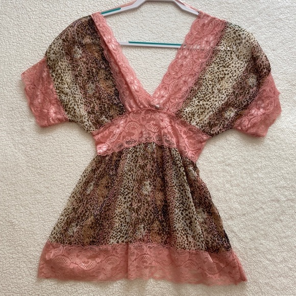 Chic Lace Leopard Print Blouse - Pink and Brown - Picture 1 of 4